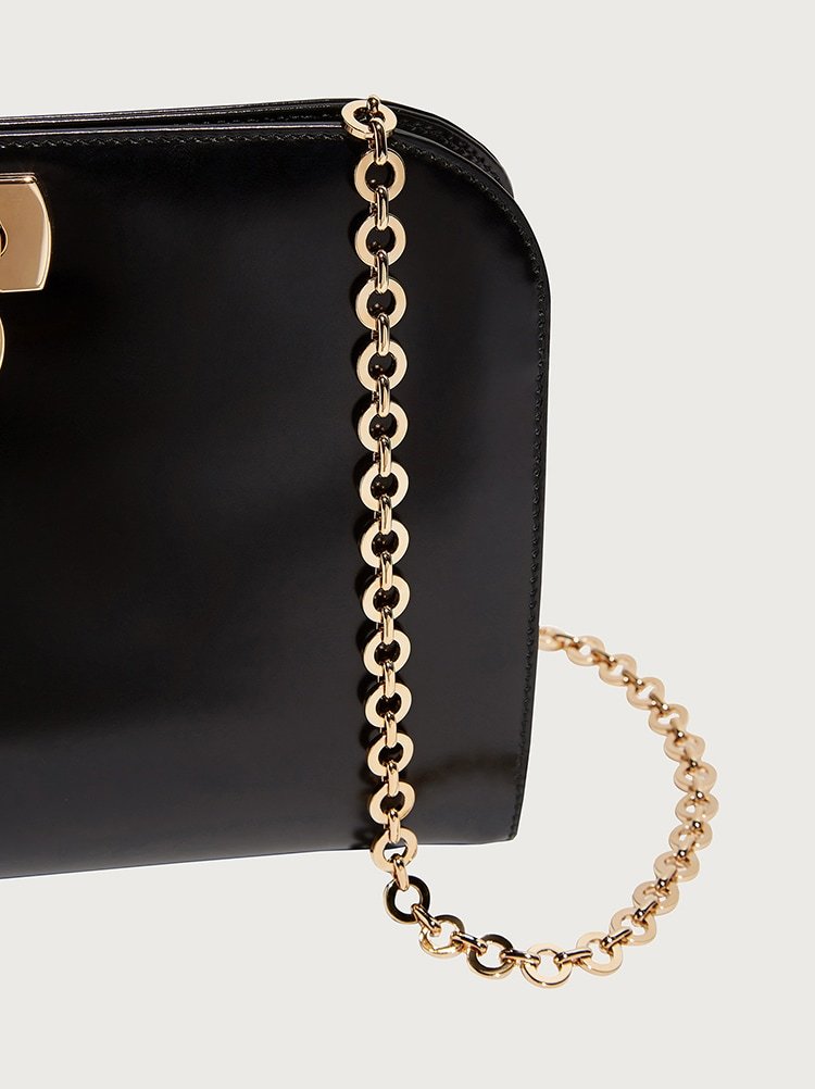 Shop Ferragamo Salvatore Logo Plaque Chain Linked Clutch In Black