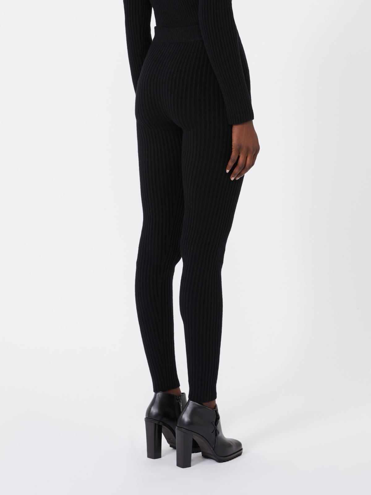 Max Mara Wool And Cashmere Knit Leggings In Black