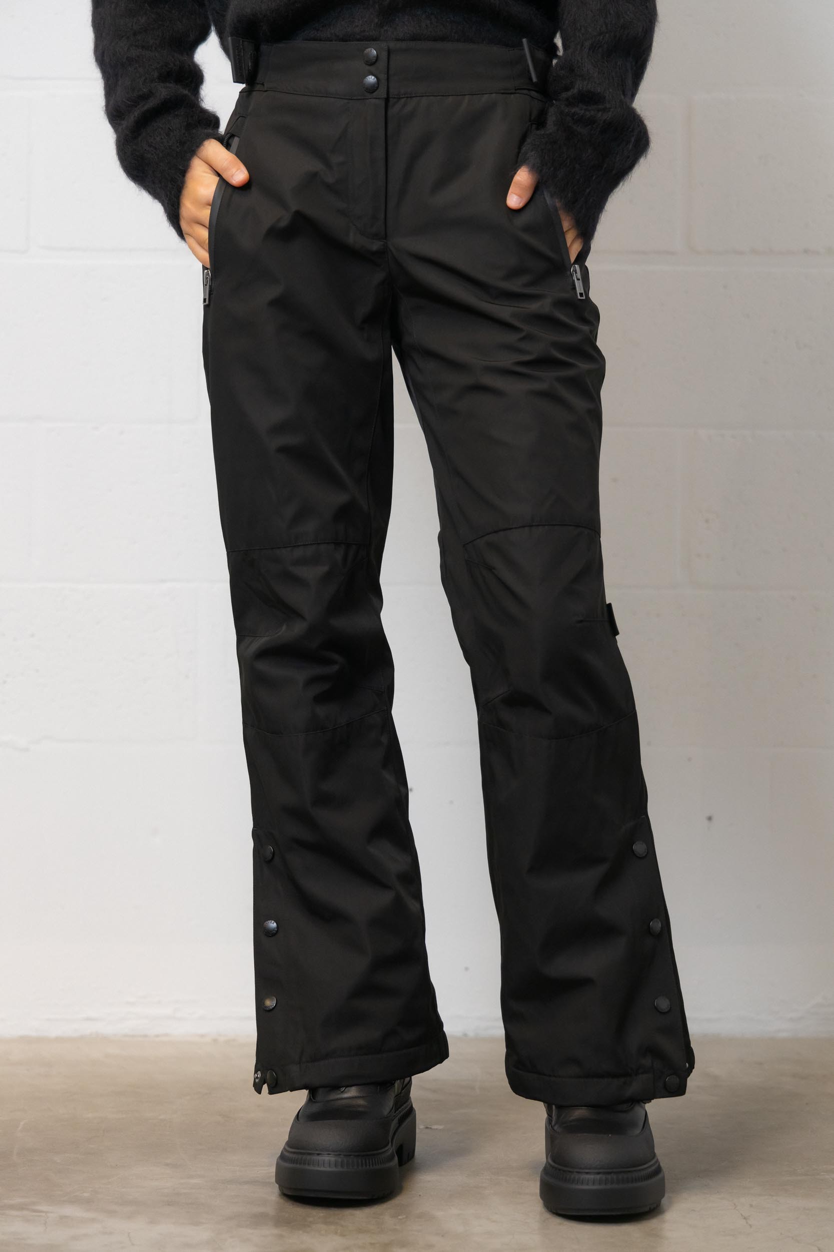 Yves Salomon Button Open And Close Casual Pants In Black