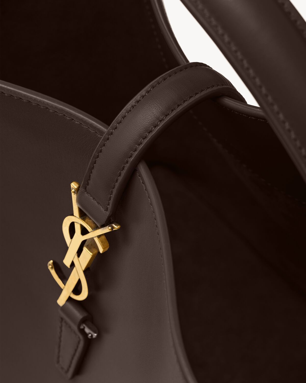 Saint Laurent Le 37 Ysl Bucket Bag In Smooth Leather In Black