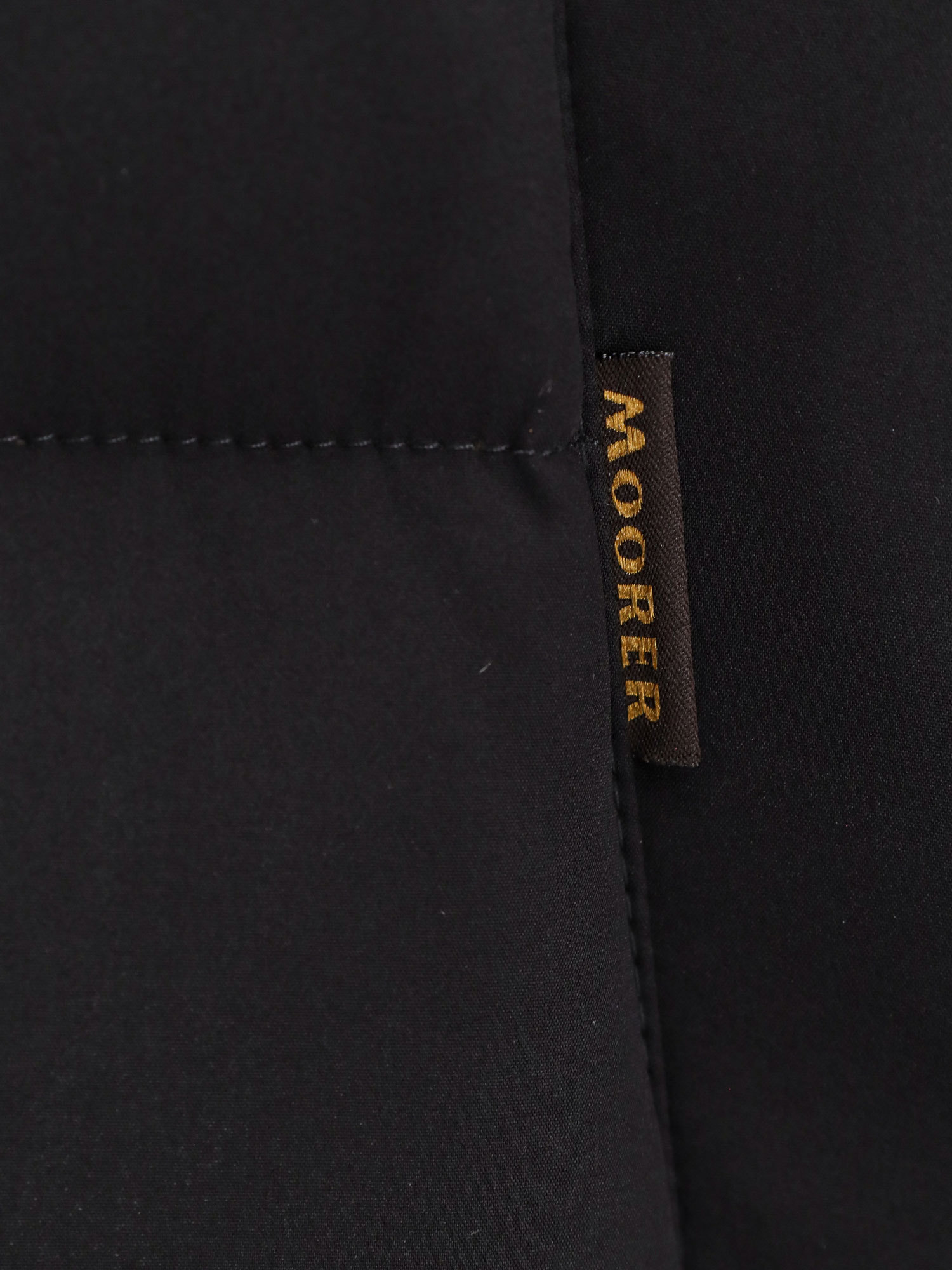 Moorer Double-breasted Hooded Quilted Down Jacket In Black