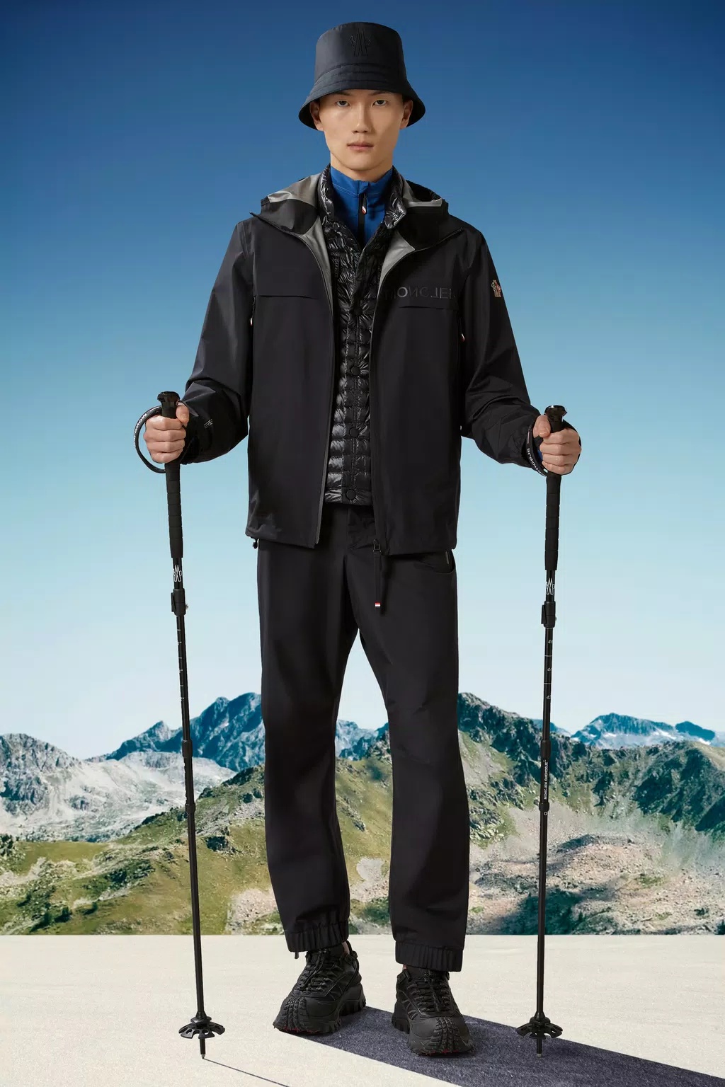 Moncler Casual Pants With Logo Affixed In Black