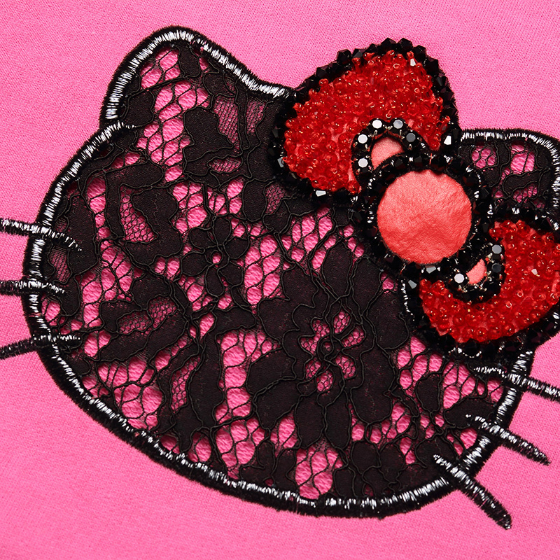 Pinko X Hello Kitty Dig And Cut The Details Of The Sweater. In Pink