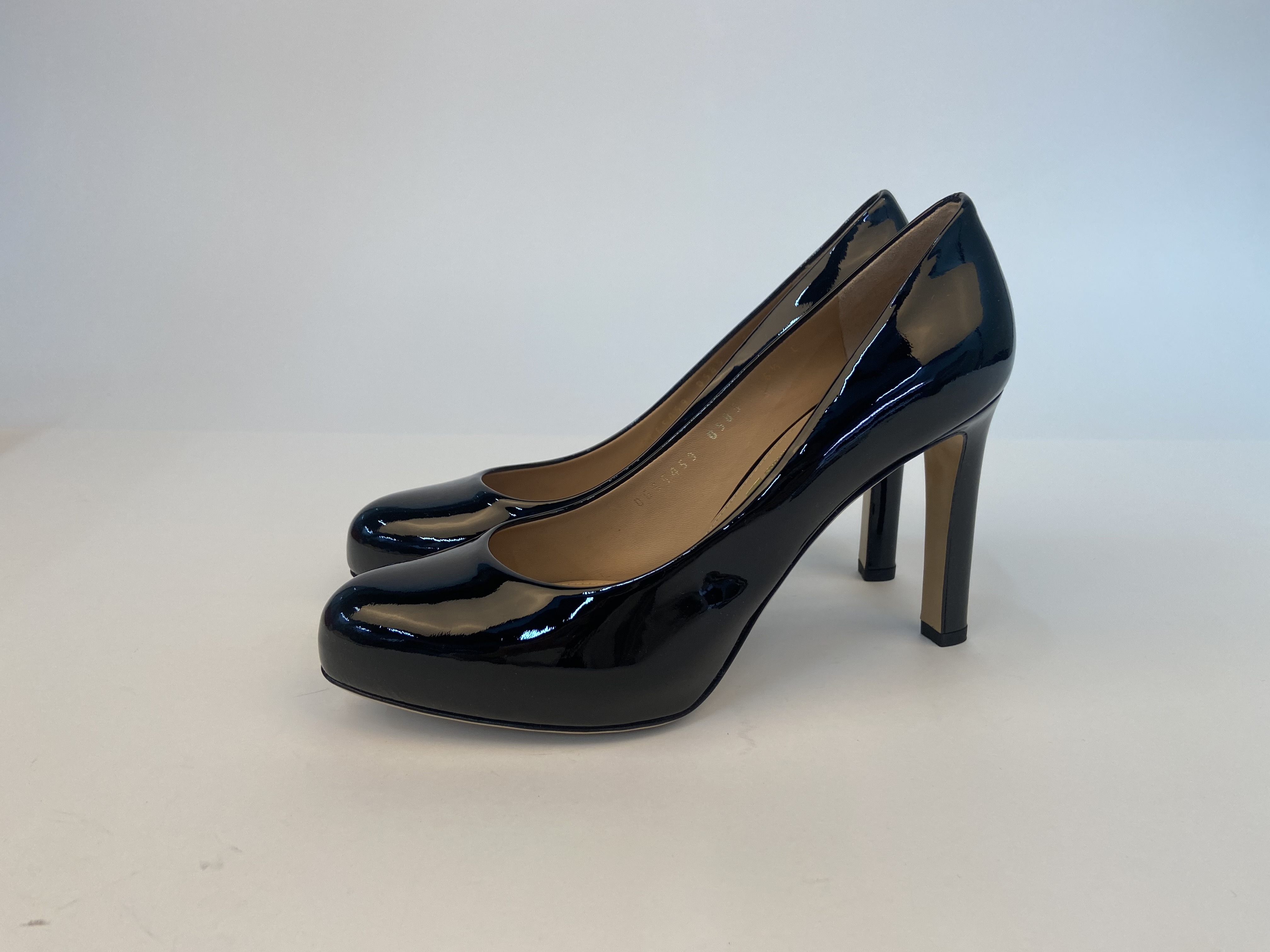 Ferragamo Logo High Heels In Black