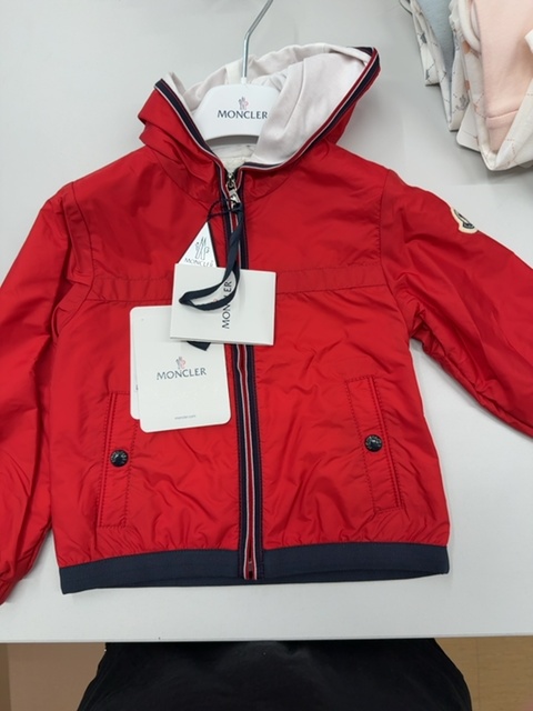 Moncler Logo Patch Hooded Jacket In Red