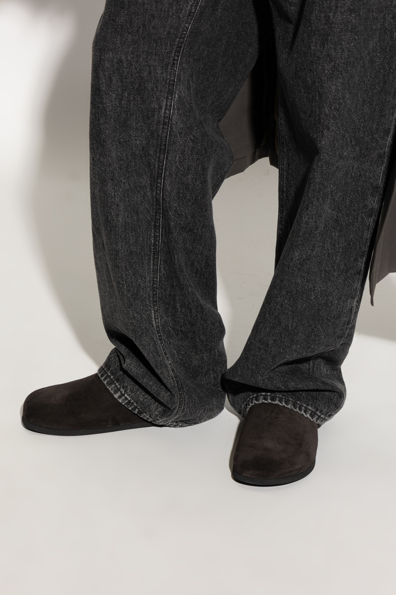 Common Projects Round Head Slippers In Black
