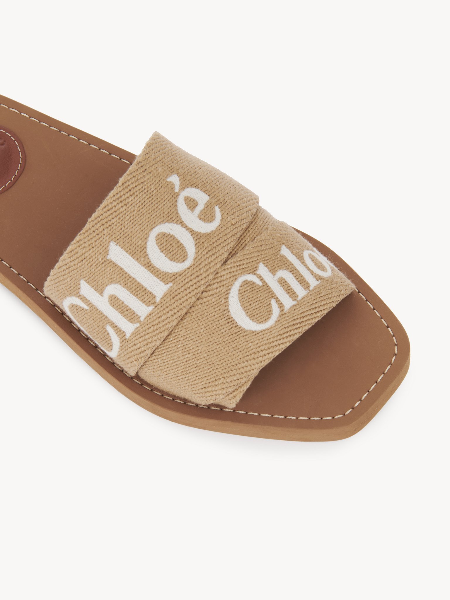 Chloé Logo Woody Flat Mules In Nude
