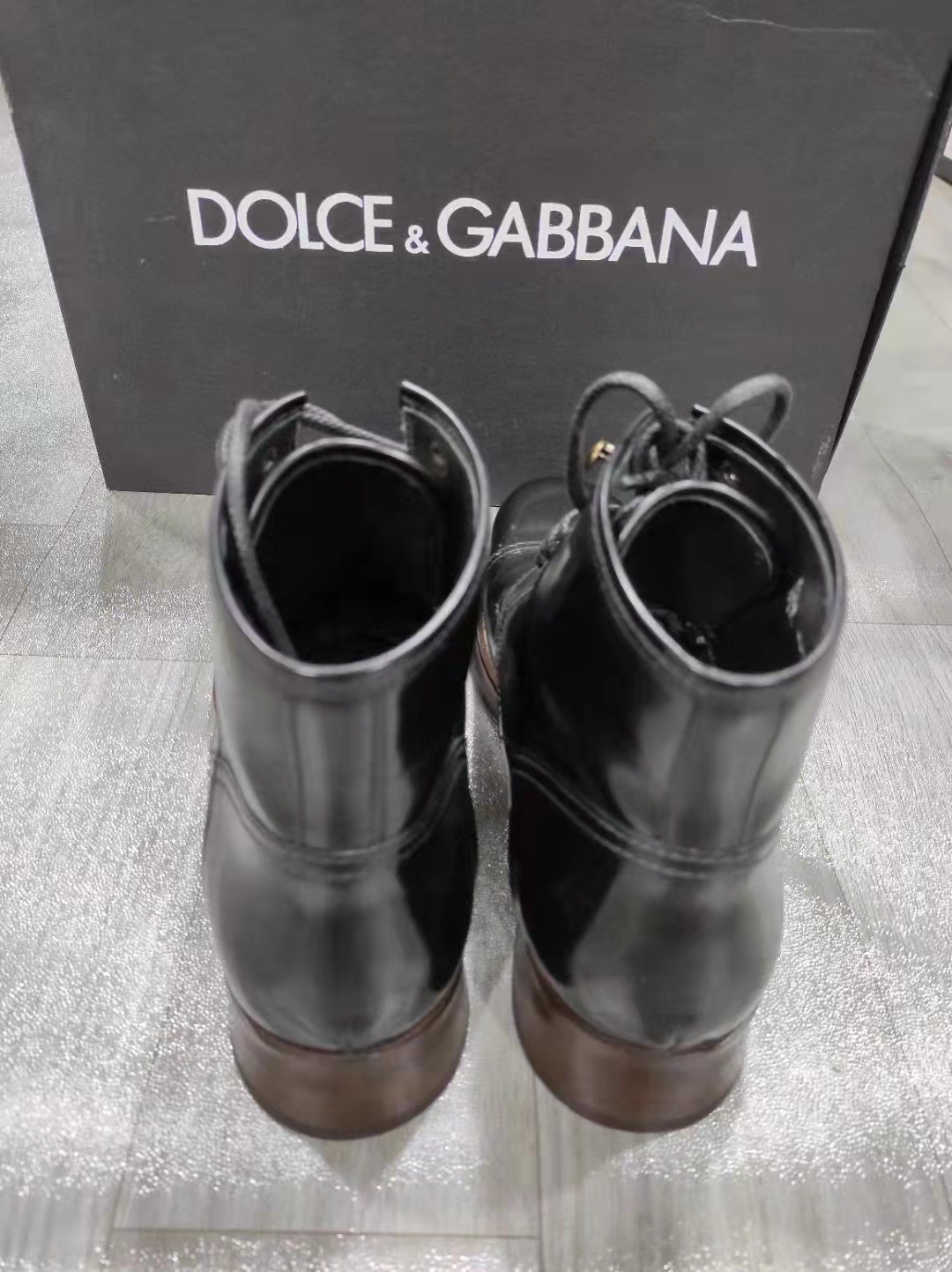Dolce & Gabbana Glossy Boots In Black
