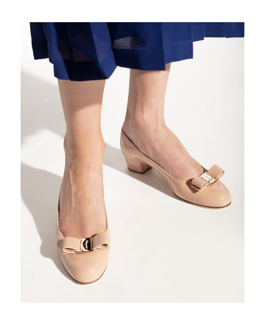 Ferragamo Vara 30 Nappa Leather Pumps In Nude