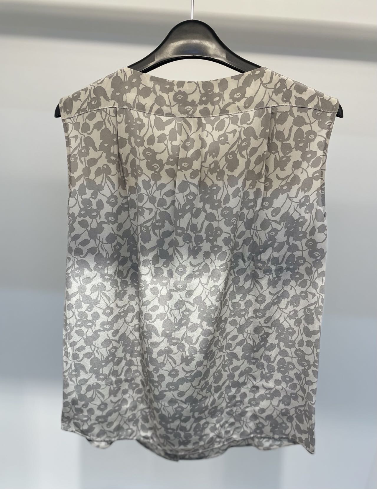 Weekend Max Mara Sleeveless Shirt In Gray