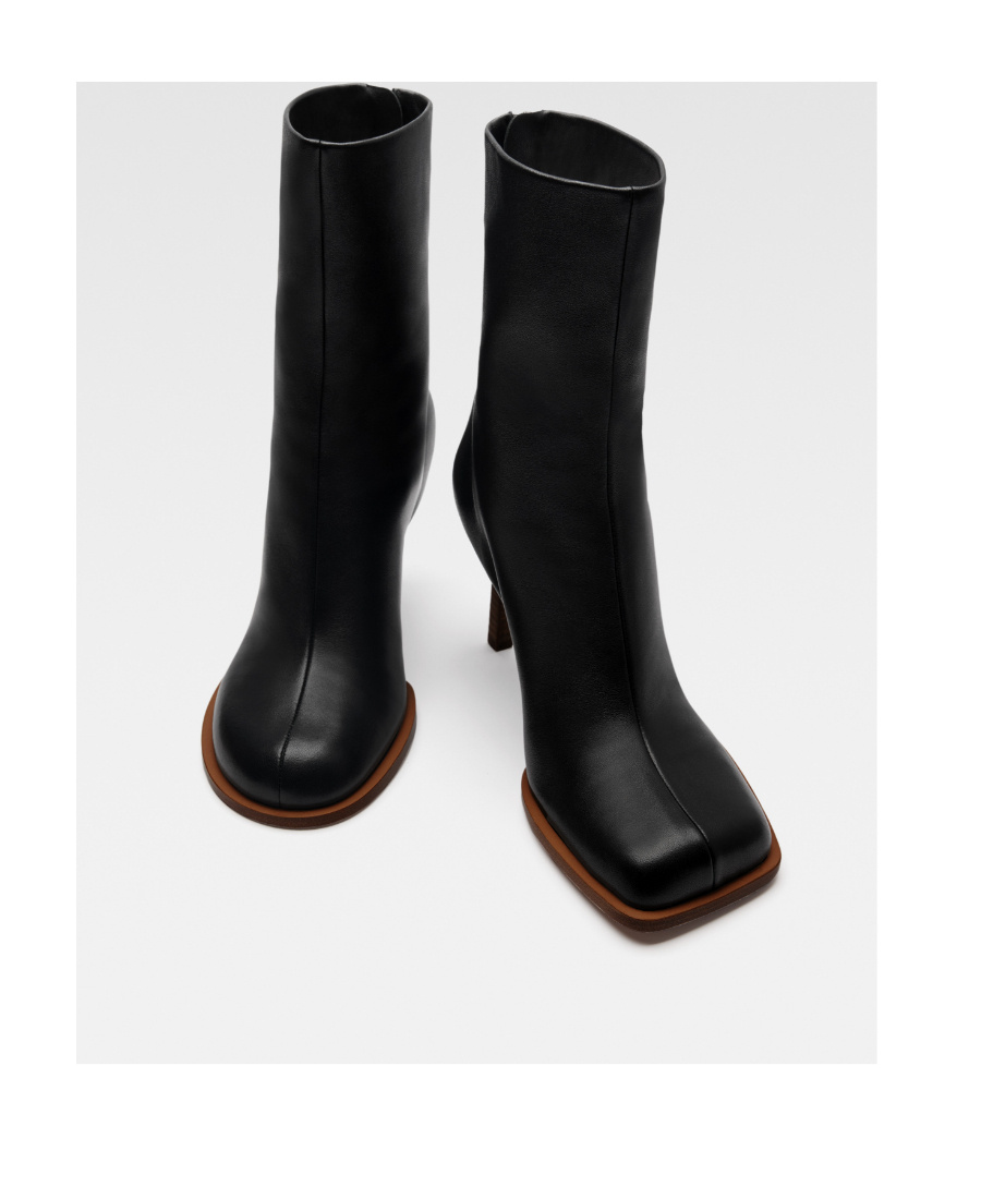 Jacquemus Round Square Ankle Boots In Black