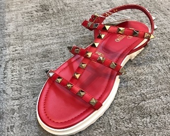 Valentino Round-headed Flat Sandals In Red