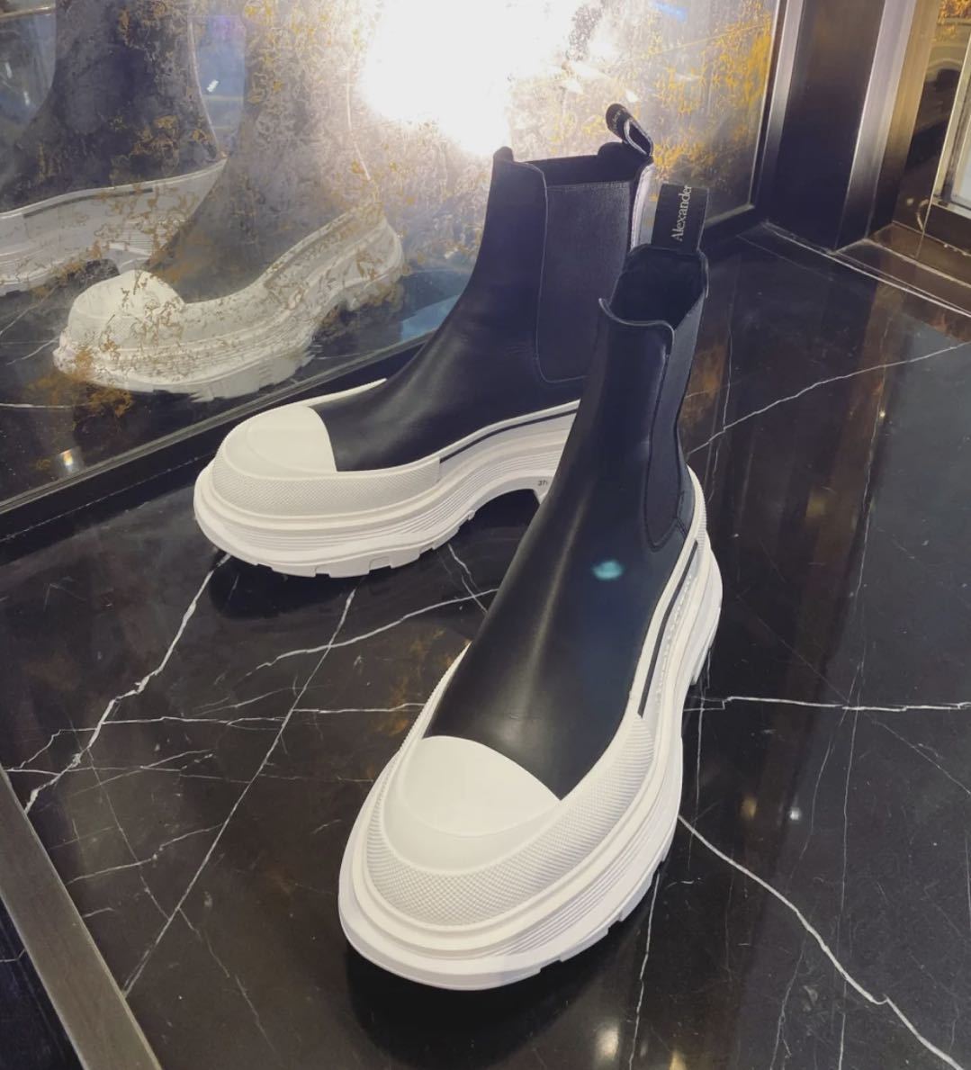 Alexander Mcqueen Round Toe Chelsea Ankle Boots In White