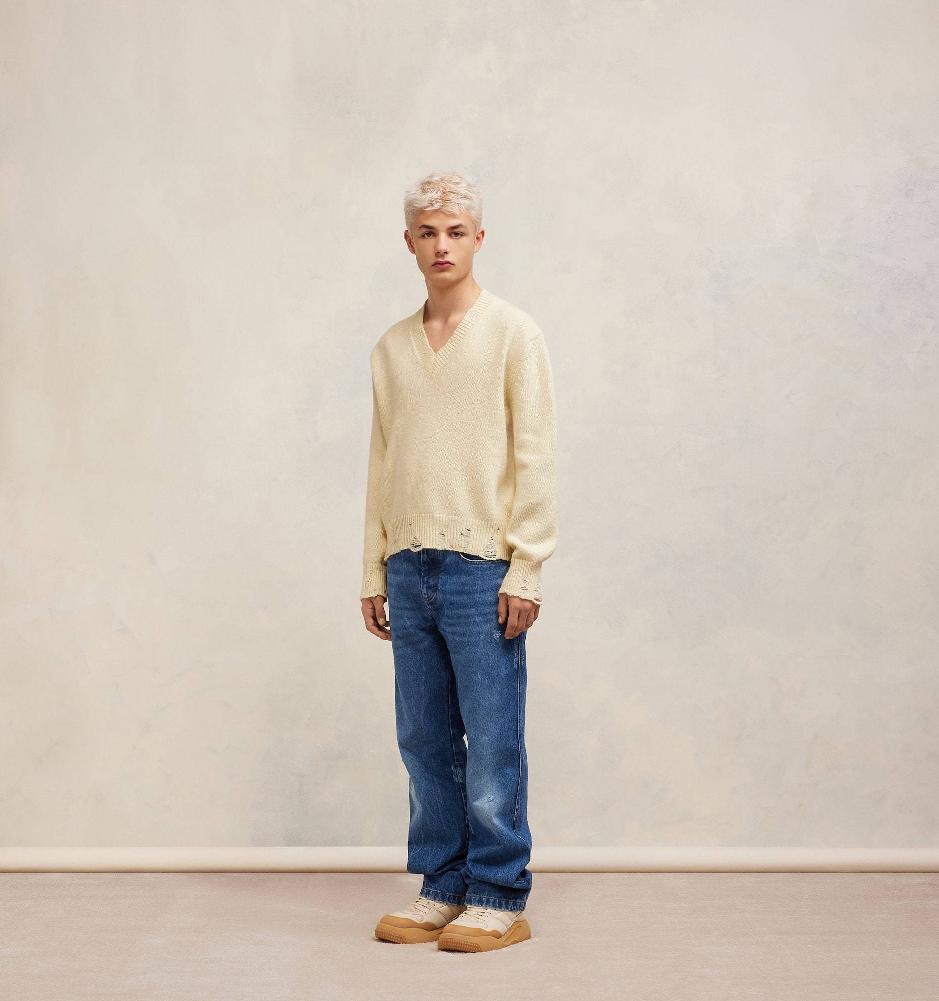 Ami Alexandre Mattiussi White Wool Ami De Coeur V Neck Sweater White In Nude