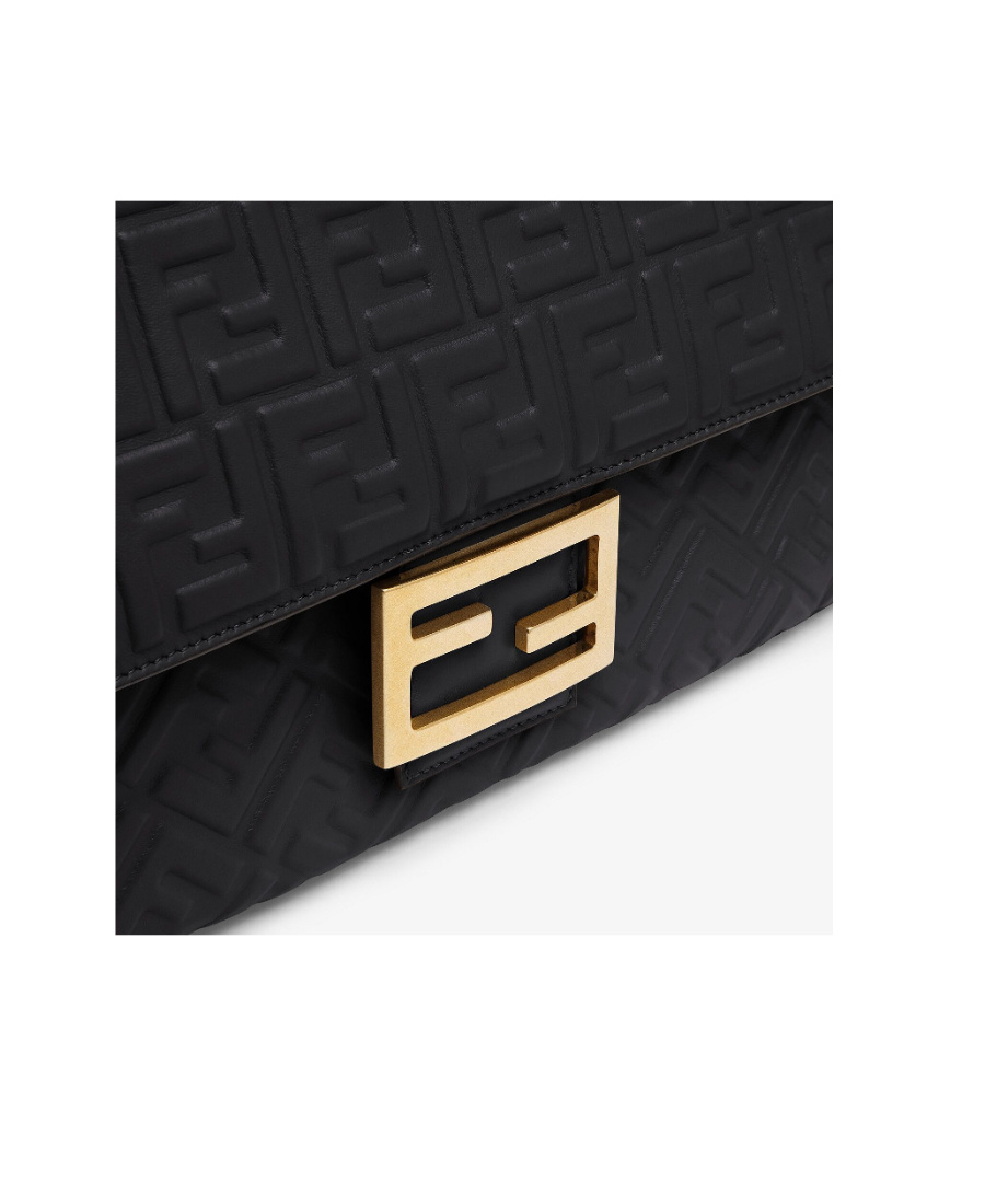 Fendi Baguette Wallet On Chain In Black