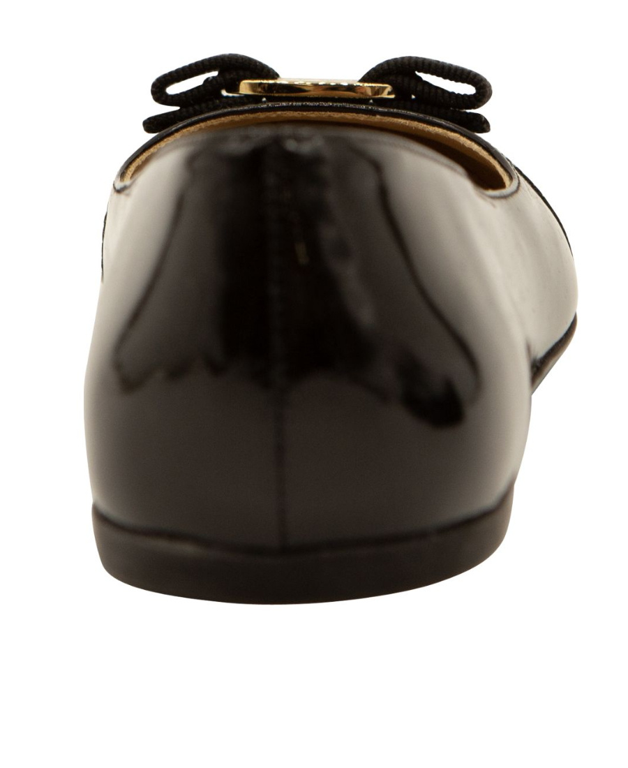 Ferragamo Logo Flat Shoes In Black