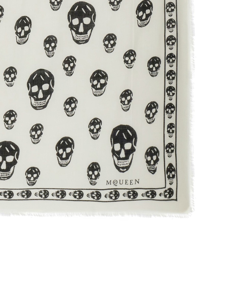 Alexander Mcqueen Skull Printed Frayed-edge Scarf In White