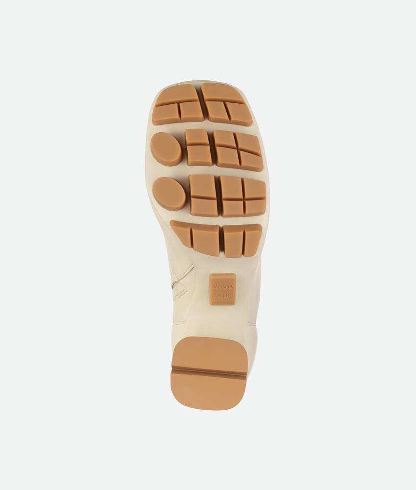 Bottega Veneta Shore 70 Nappa Leather Ankle Boots In Nude