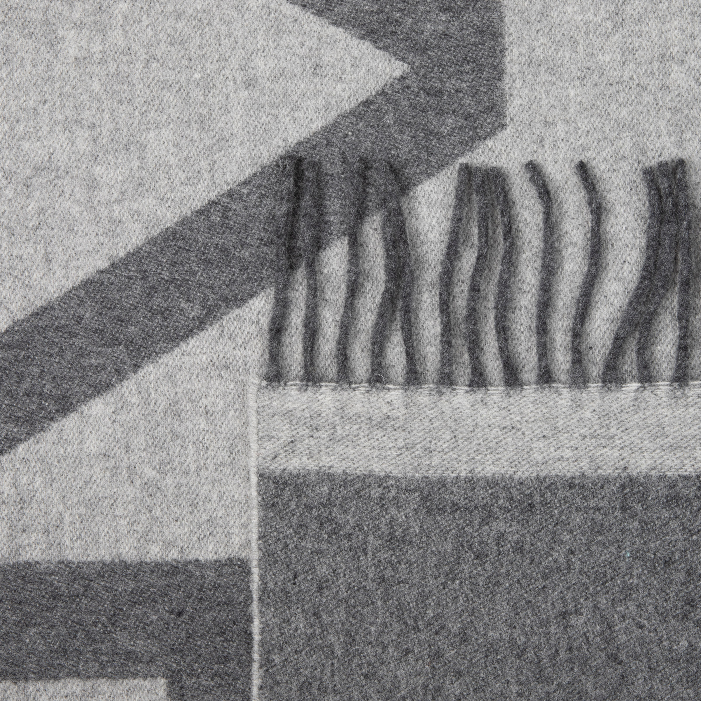 Totême Two-tone Fringed Wool Scarf In Gray