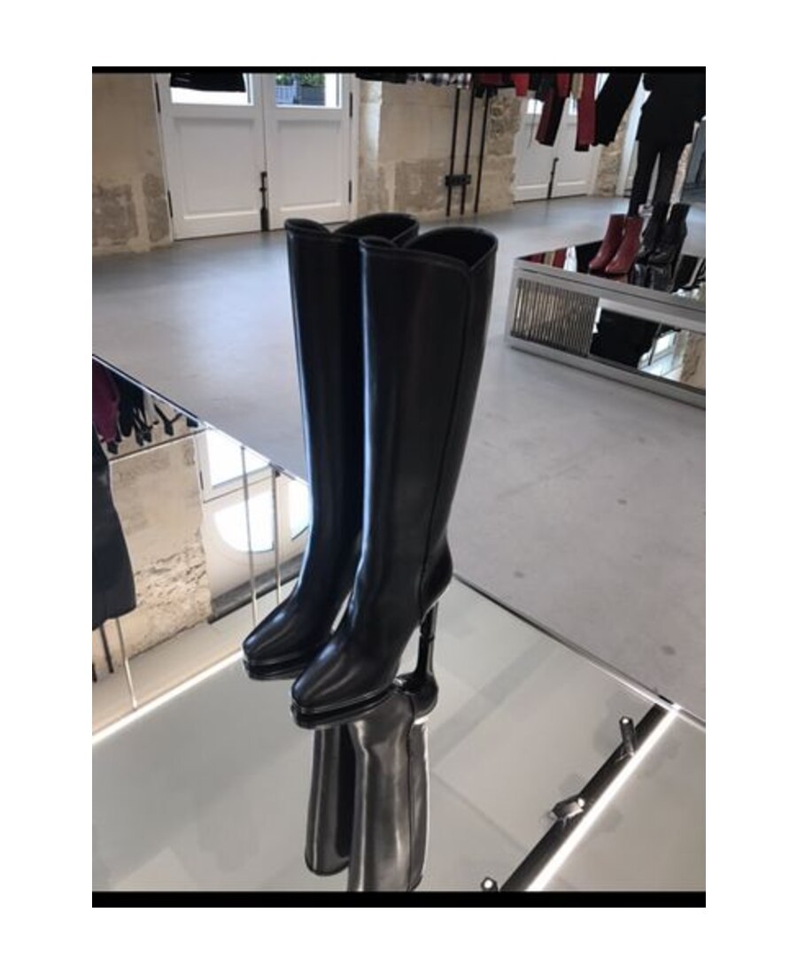 Saint Laurent Jane Monogram Leather Boots In Black