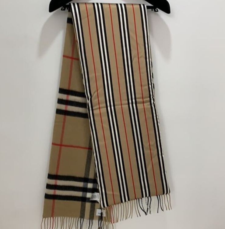 Burberry Giant Vintage Check Scarf In Nude