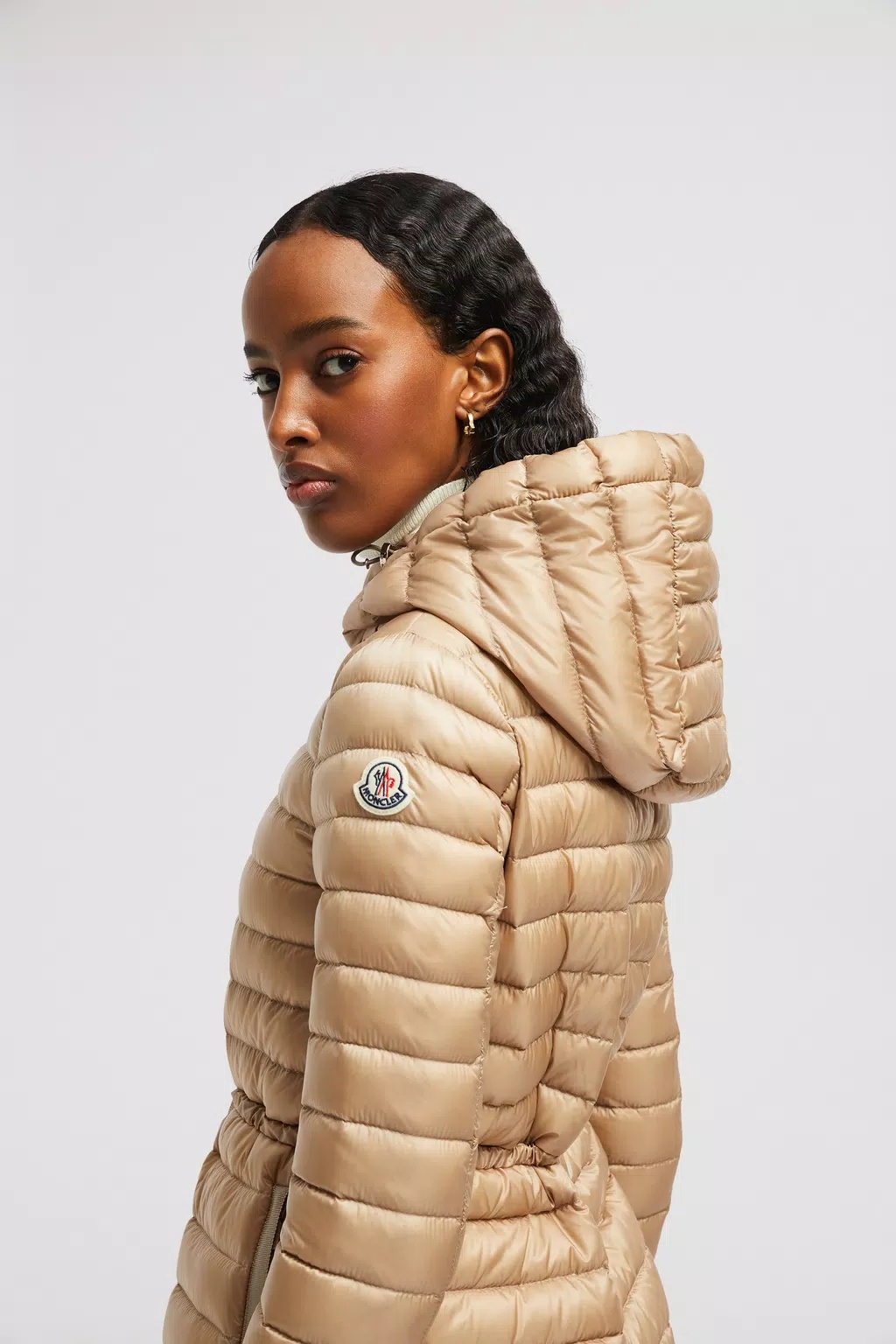 Moncler Raie Packable Hooded Short Down Jacket Beige In Nude