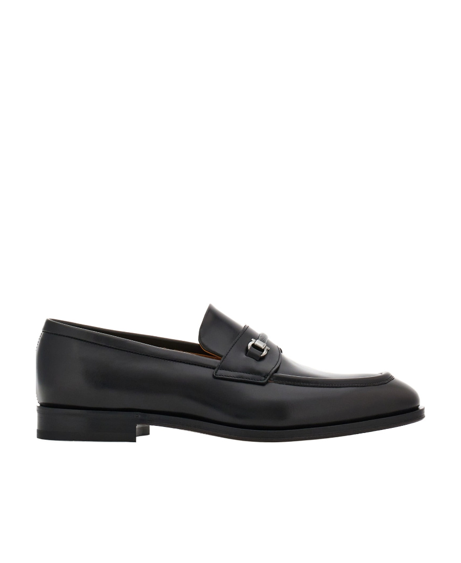 Ferragamo Salvatore Gancini Plaque Round Toe Loafers In Black