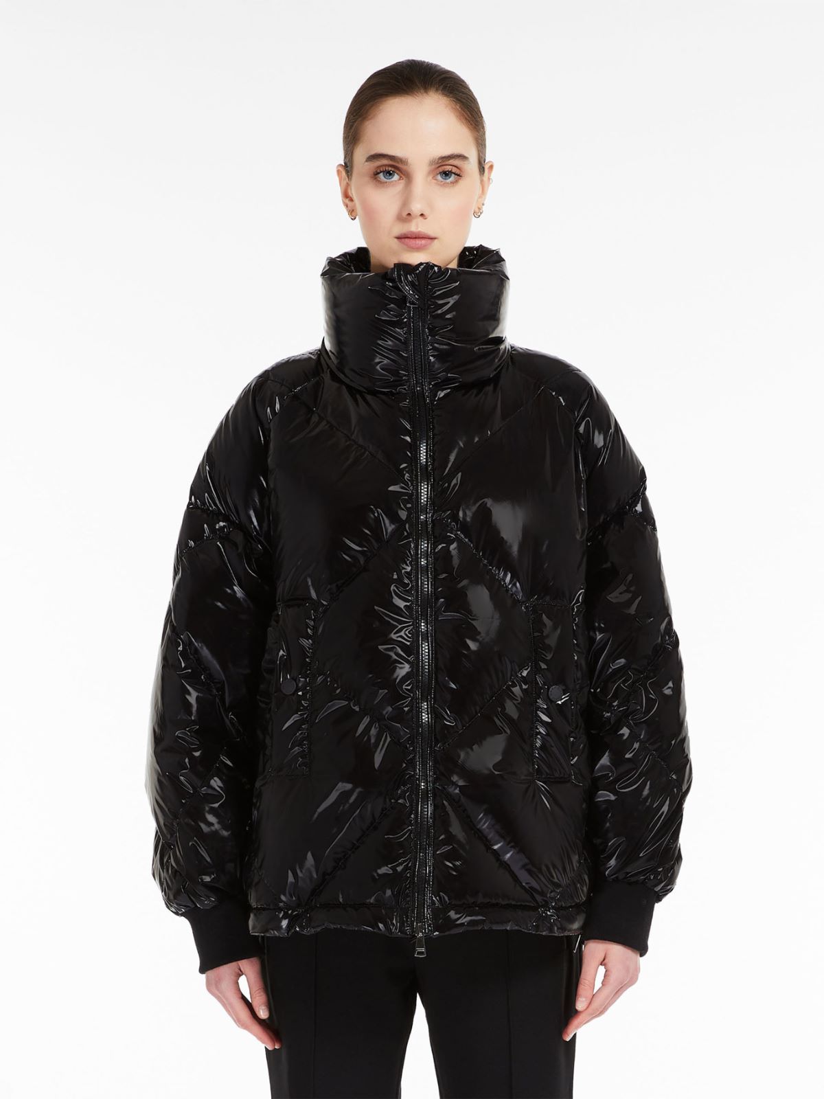 Weekend Max Mara Long-sleeved Zipper Down Jacket In Black