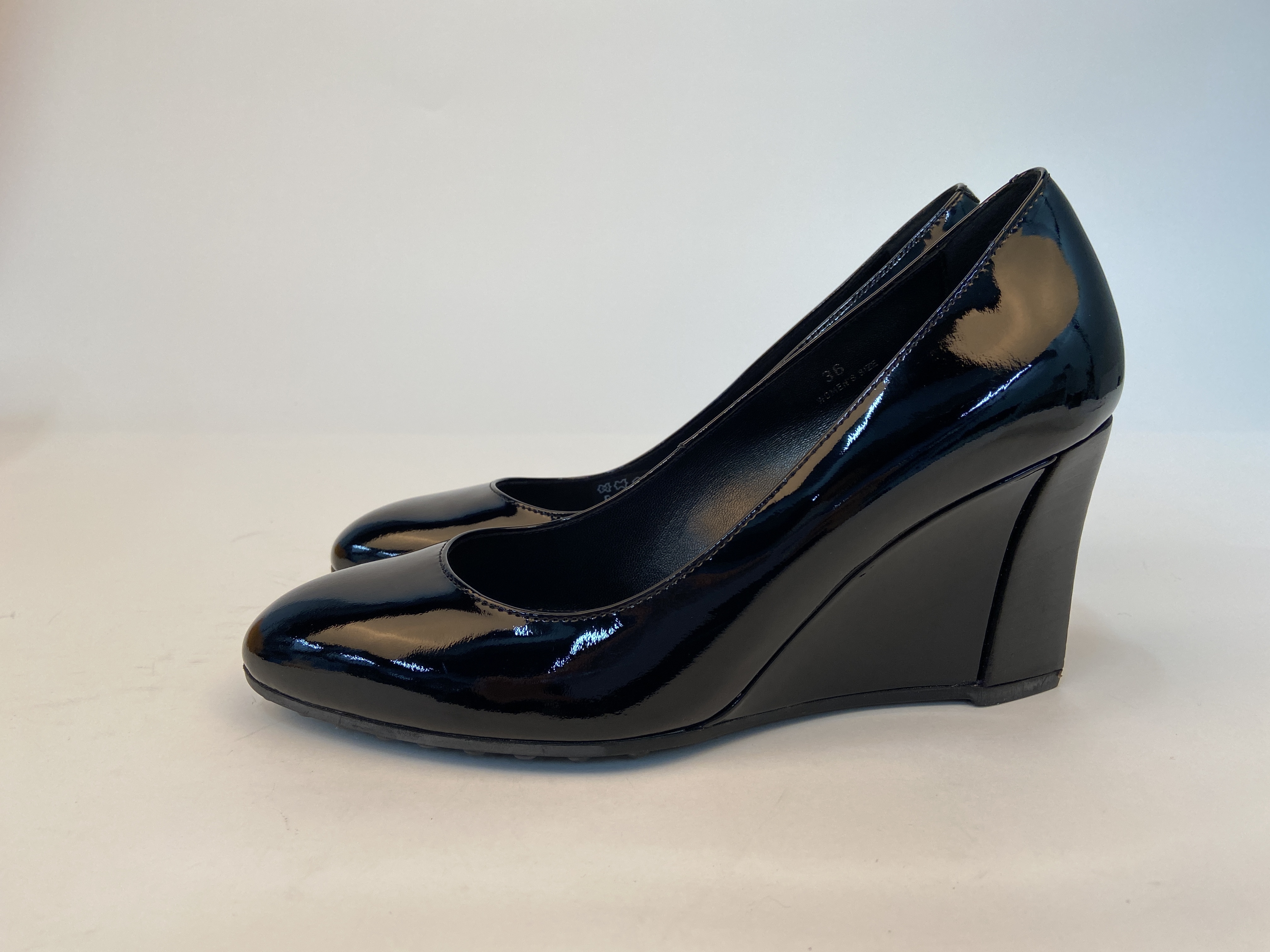 Tod's Round Head Heels In Black