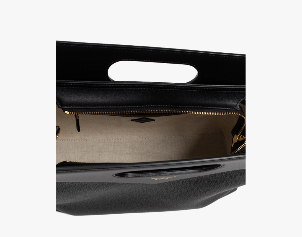 Mcm Logo Details Shoulder Bag In Black