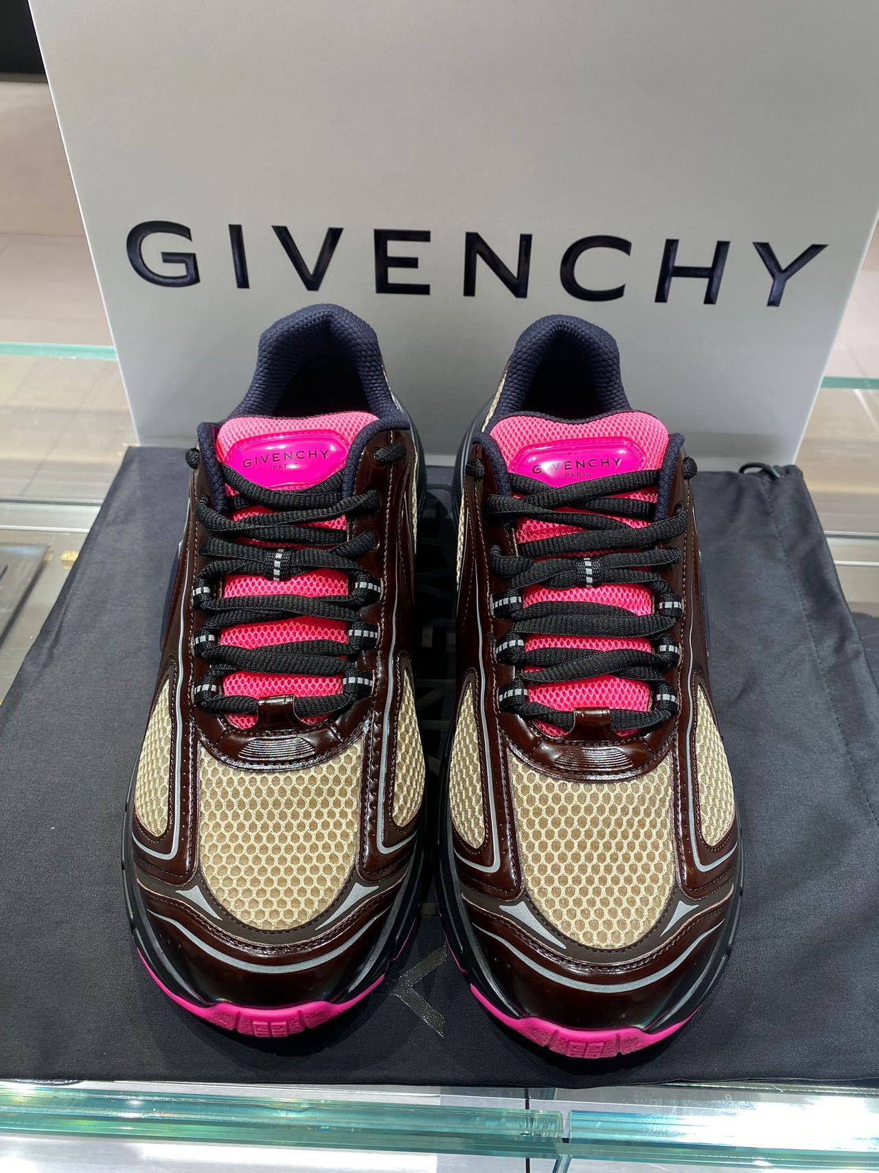 Givenchy Tk-mx Runner Low-top Sneakers In Black