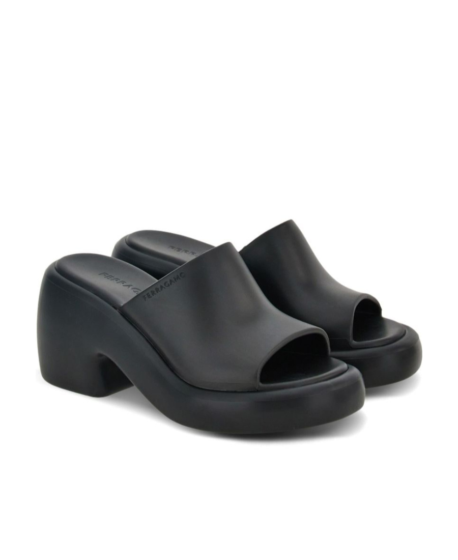 Ferragamo Chunky Slider In Black