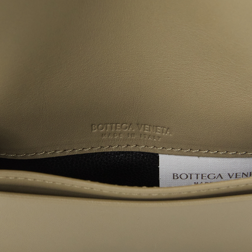 Bottega Veneta Flip Wallet In Nude