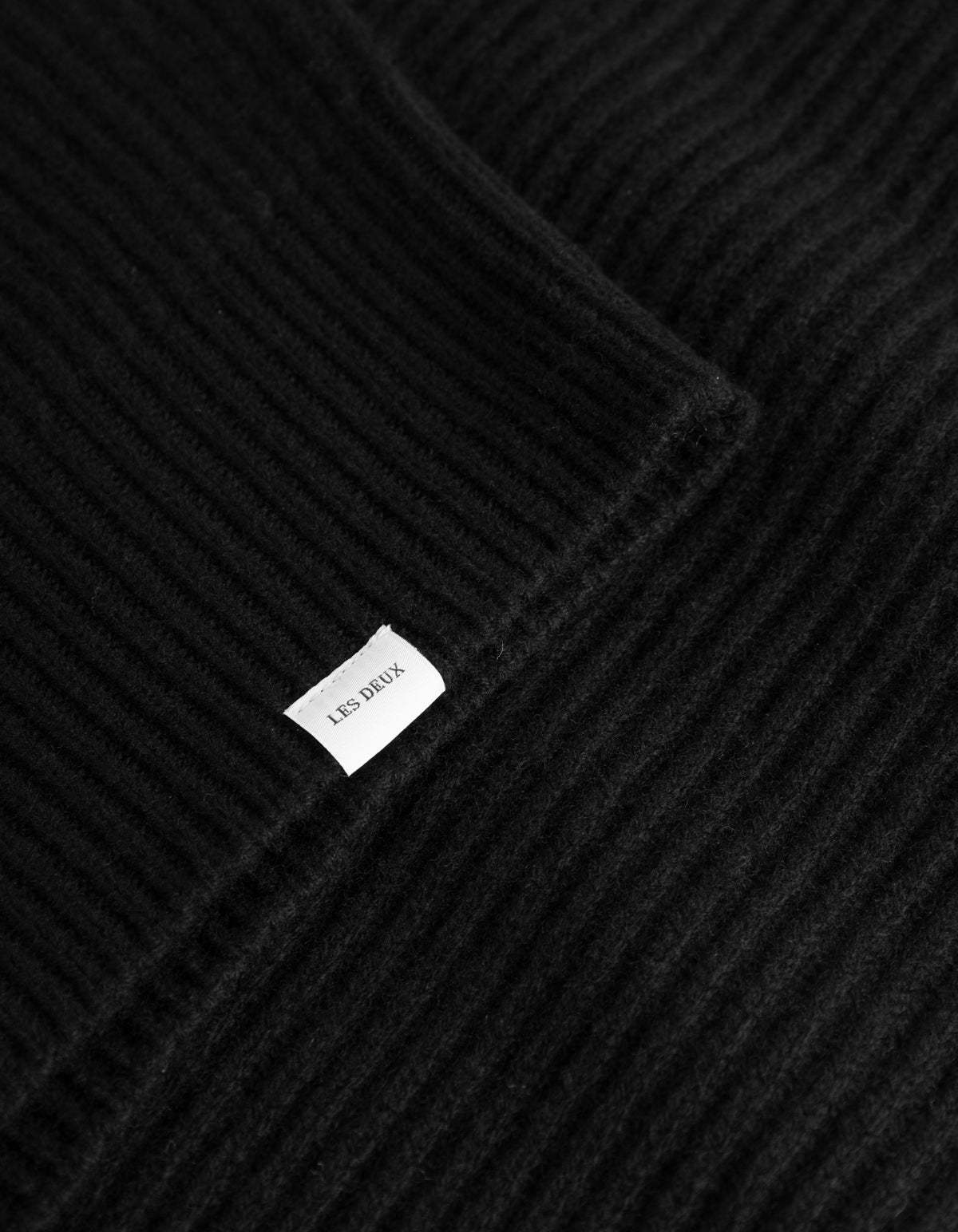 Les Deux Long-sleeved Wool Sweater In Black