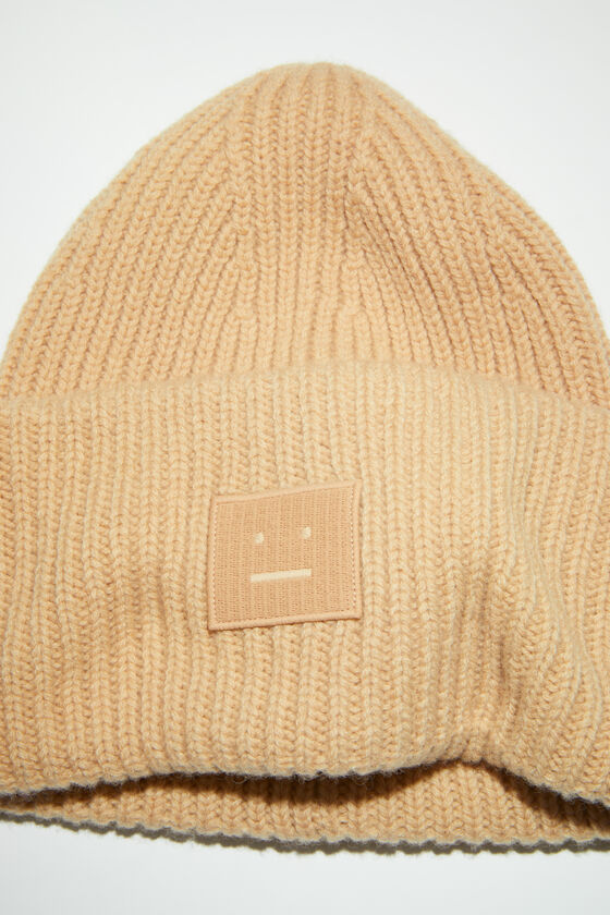 ACNE STUDIOS FACE-PATCH RIBBED-KNIT BEANIE
