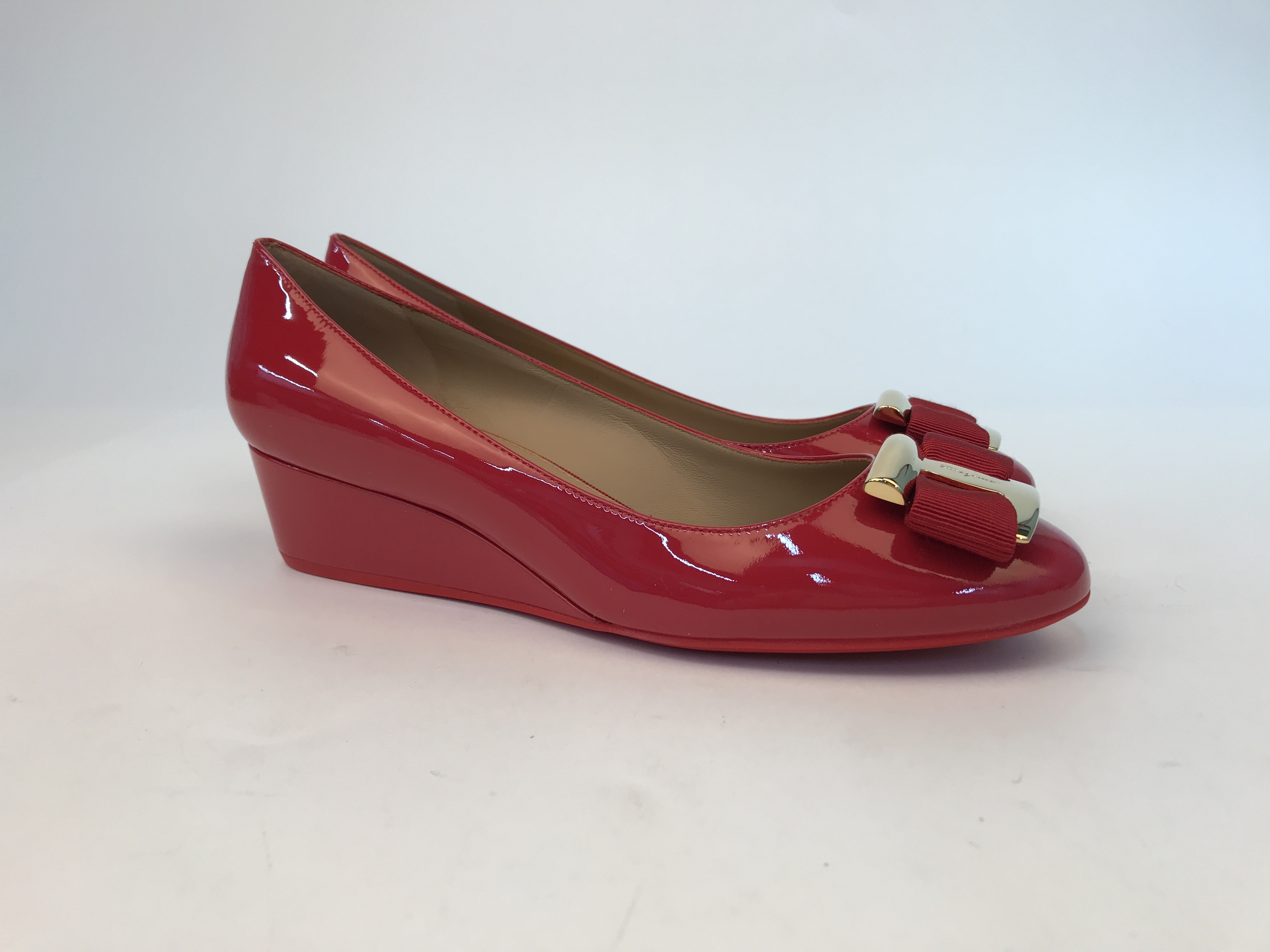 Ferragamo Bow Knot Fish Mouth Slope Heel Shoes In Red