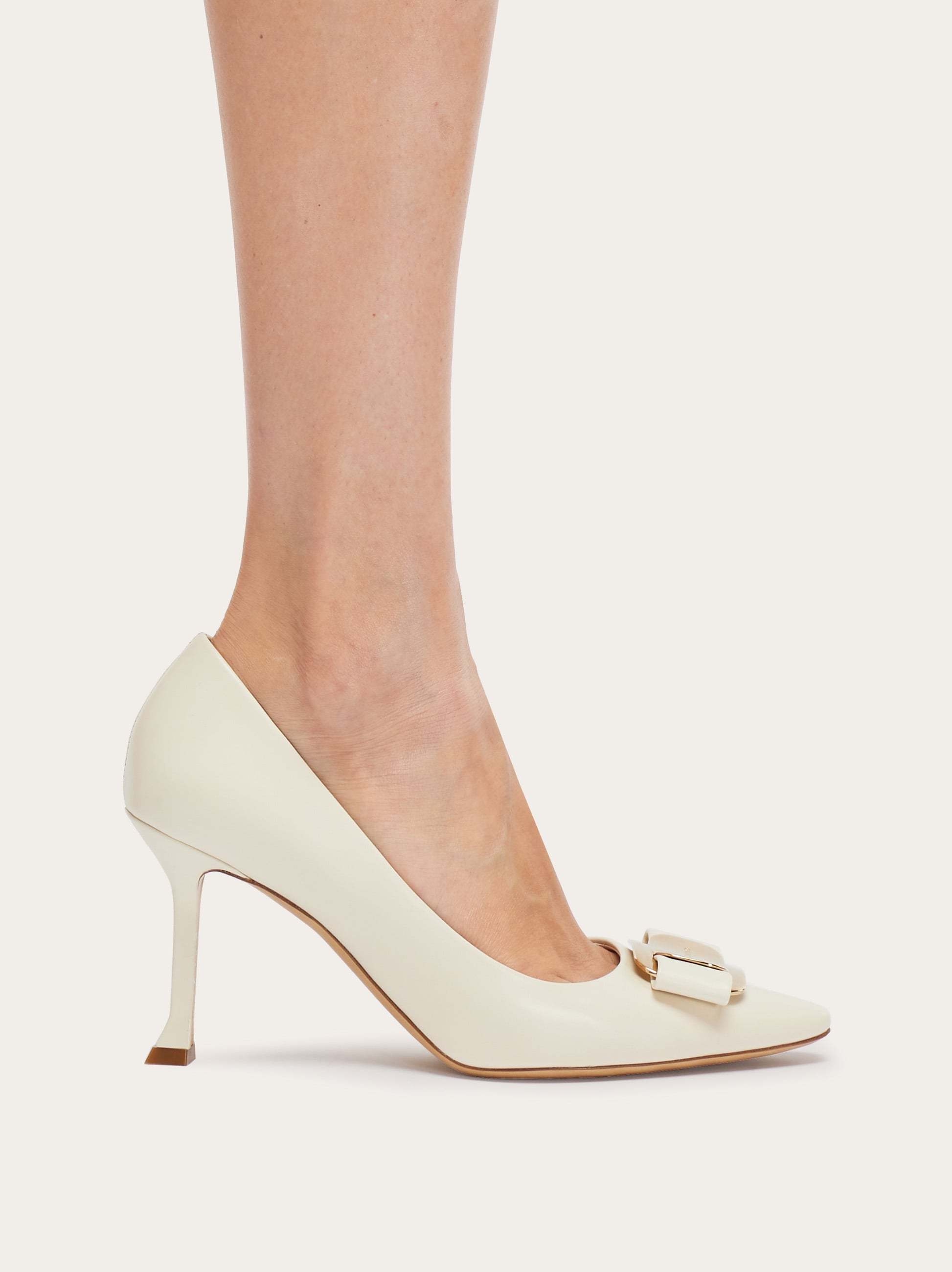 Ferragamo Logo High Heels In Nude
