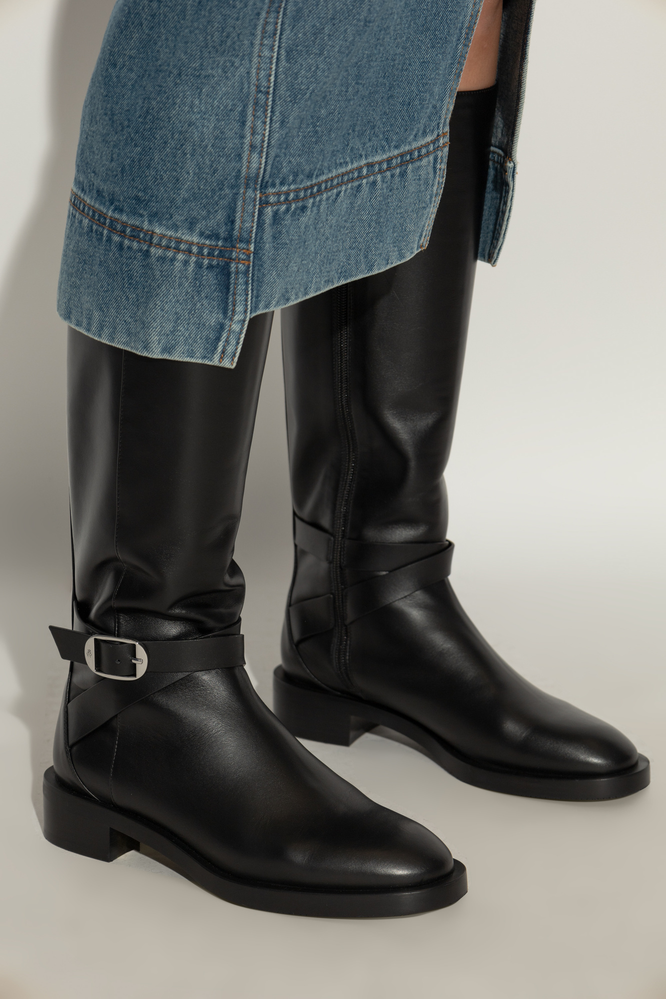 STUART WEITZMAN ROUND-HEAD BOOTS 