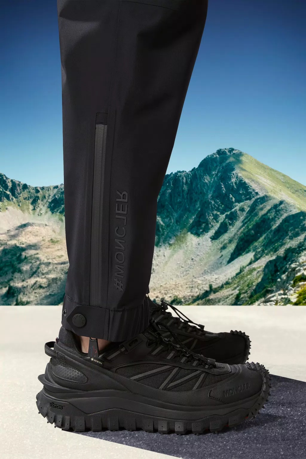 Moncler Casual Pants With Logo Affixed In Black