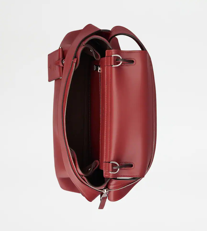 Tod's Leather Flap Shoulder Bag In Red