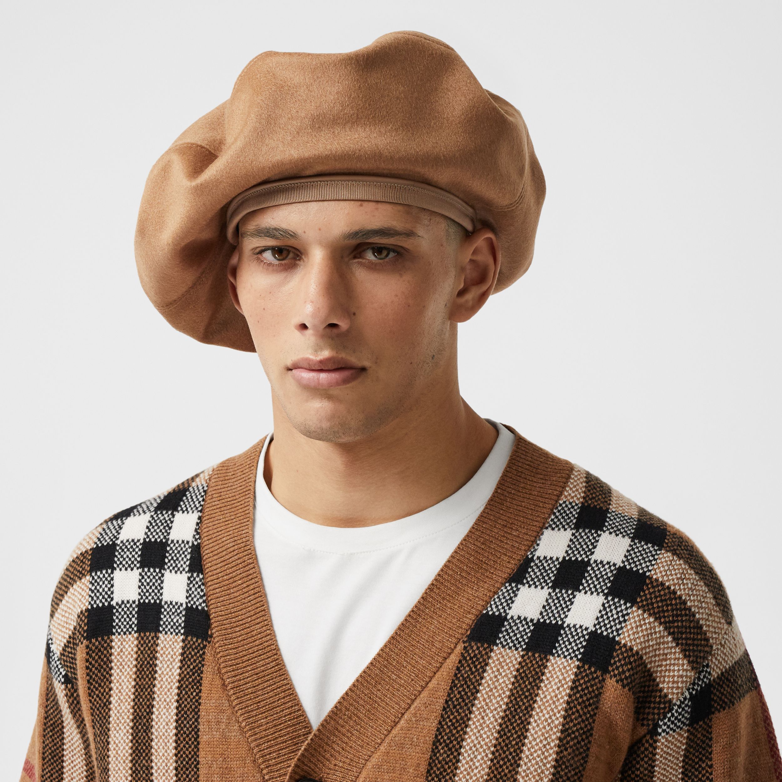 Burberry Drawstring Beret In Nude