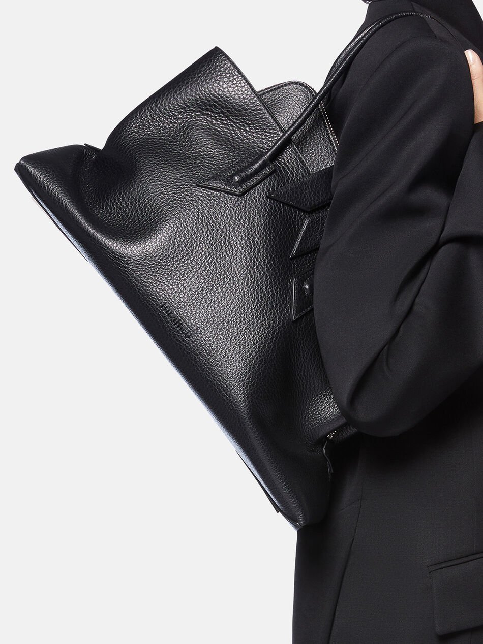 Attico La Passeggiata Medium Leather Shoulder Bag In Black