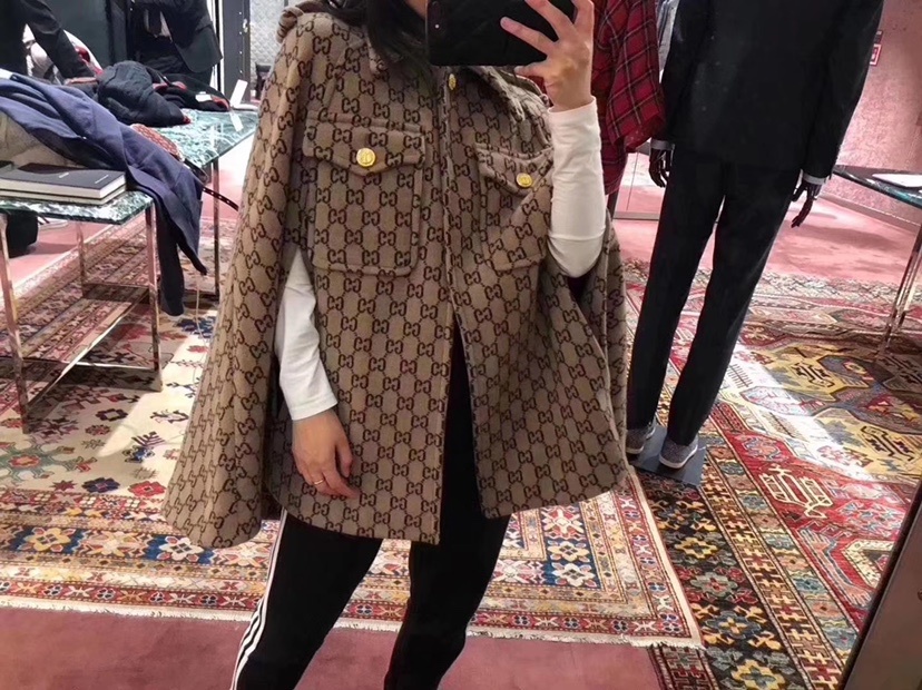 Gucci Gg-knit Wool Cape Jacket In Brown