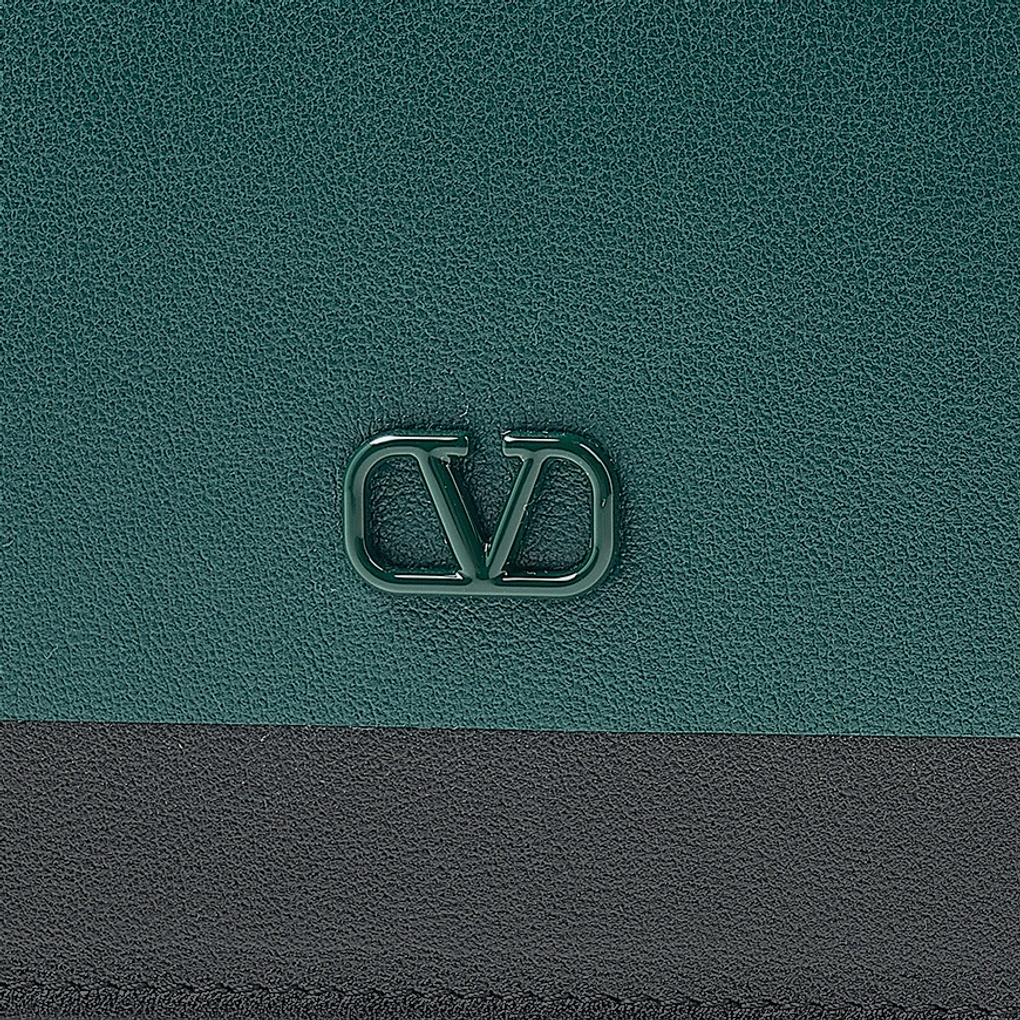 Valentino Logo Clutch In Green