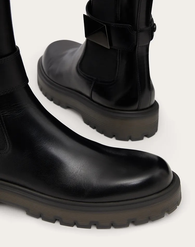 Valentino Garavani One Stud Beatle Round Toe Boots In Black