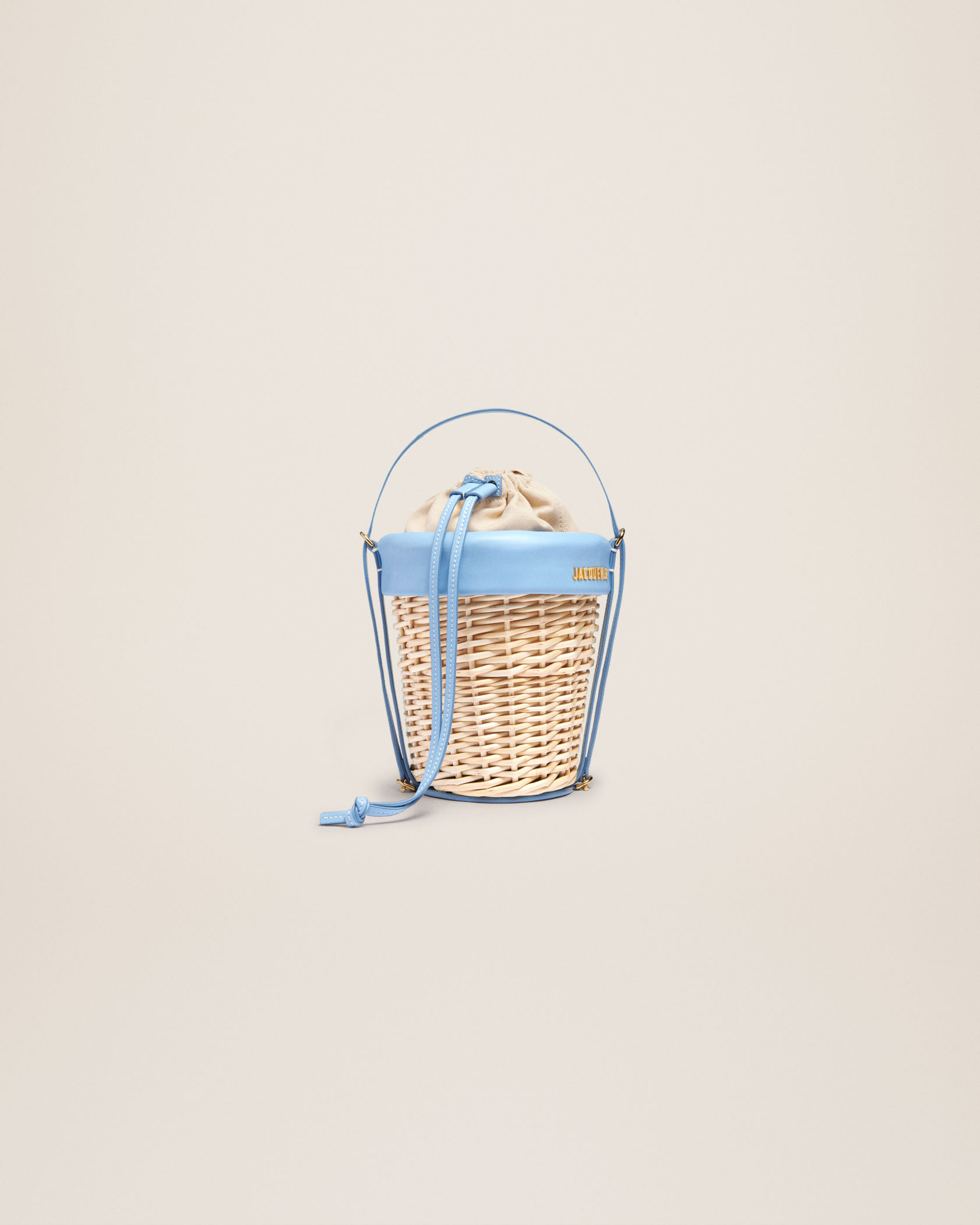 Jacquemus Logo-plaque Bucket Bag In Nude