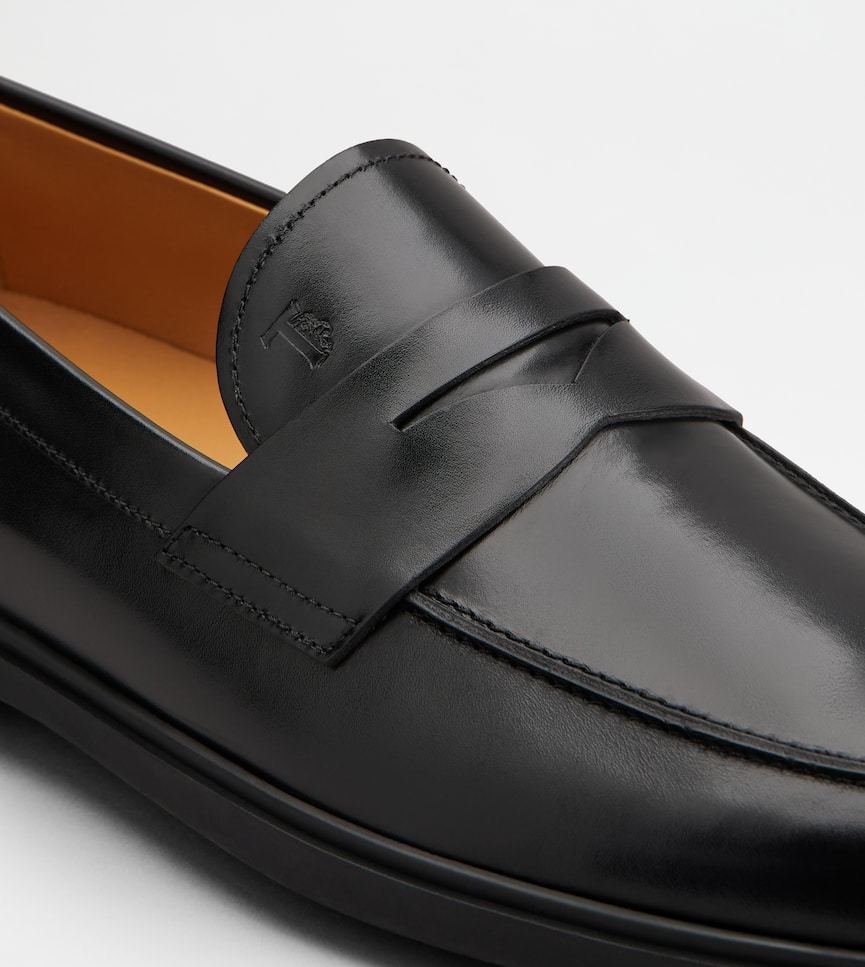 Tod's Slip On Loafers In Black