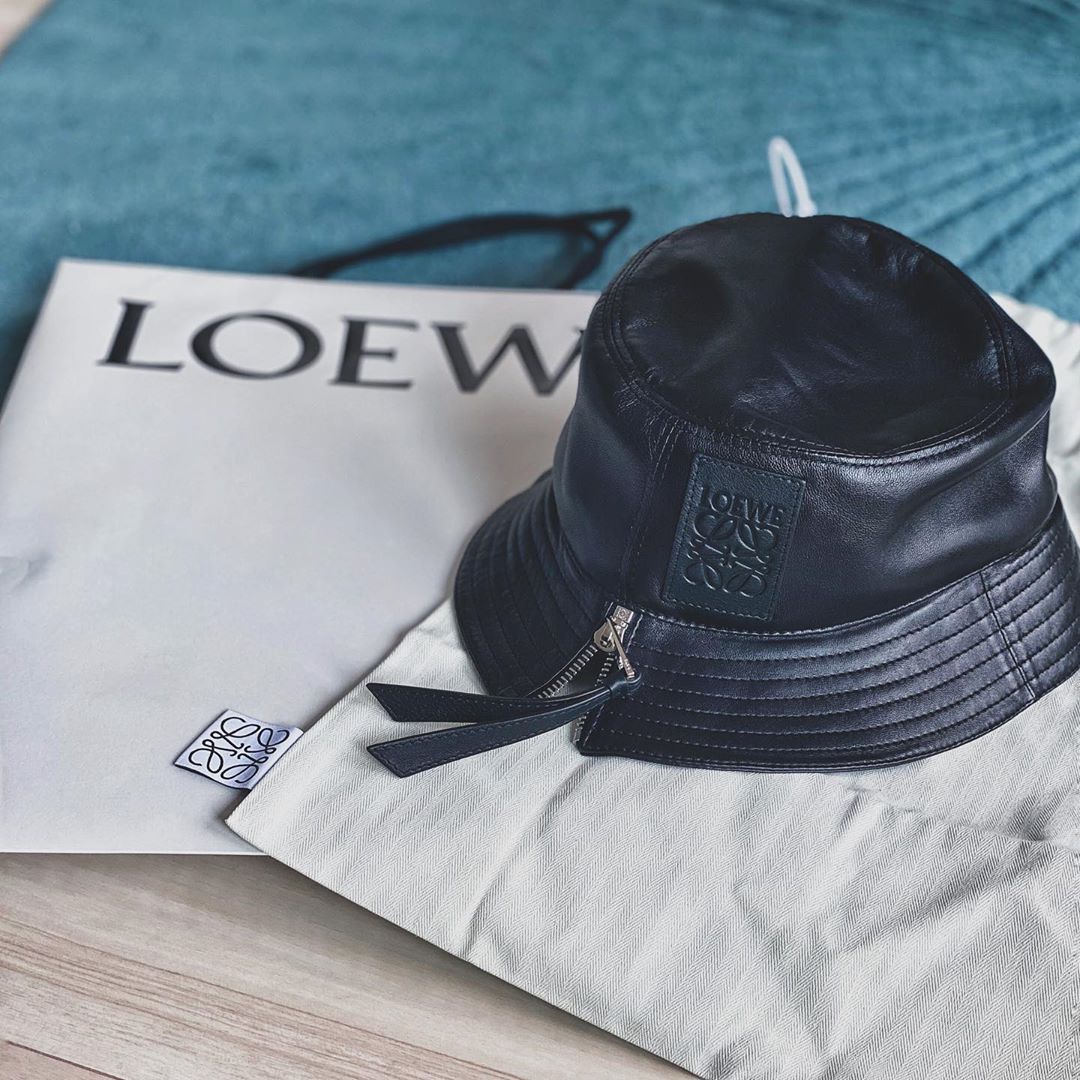 Loewe Logo-patch Zip-detail Bucket Hat In Black