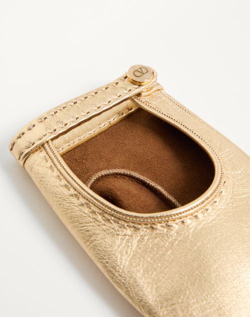 Valentino Garavani Vlogo Signature Laminated Nappa Gloves Woman Gold 7 In Neutral