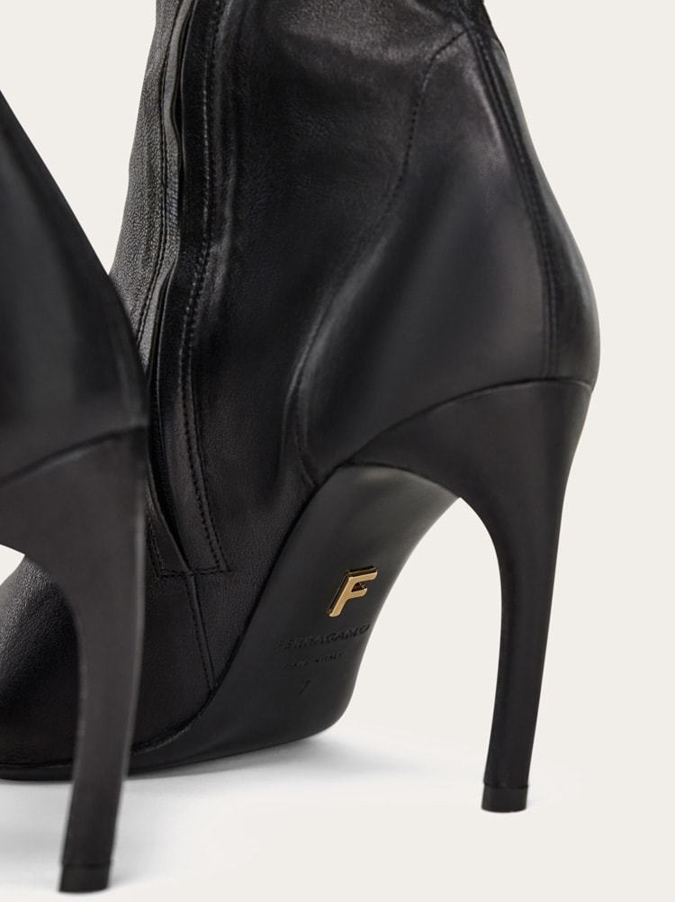 Ferragamo High Nappa Stretch Boot In Black